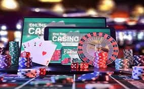 aeron play slot game reels with vibrant symbols displayed on mobile screen